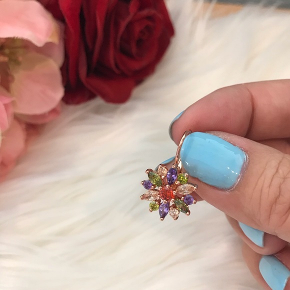 🌸 Rose Gold Multicolor Flower Earrings - Picture 3 of 7